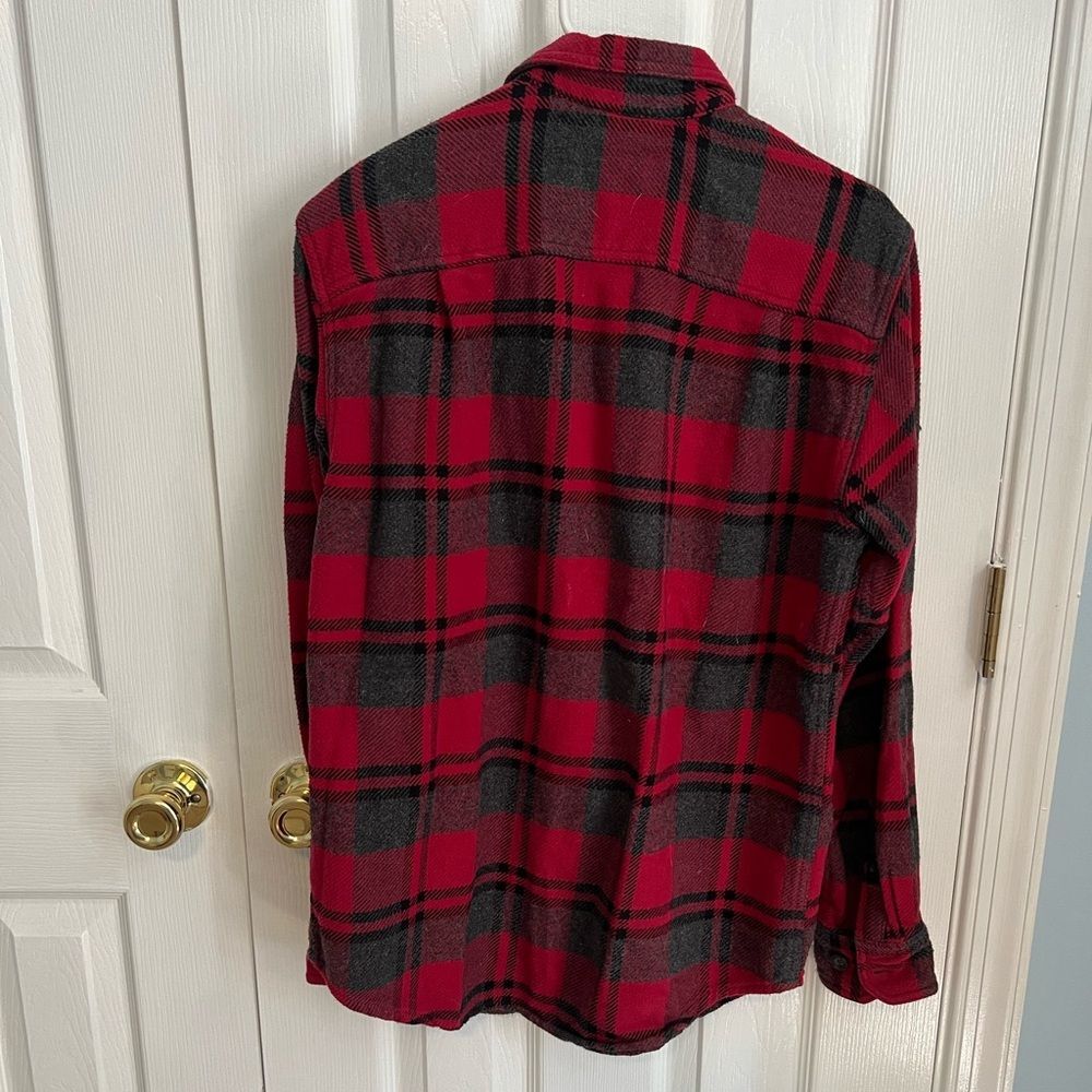 Outdoor Life Mens Small‎ Red and Black Plaid Long Sleeve Button Down Shirt - Picture 2 of 4
